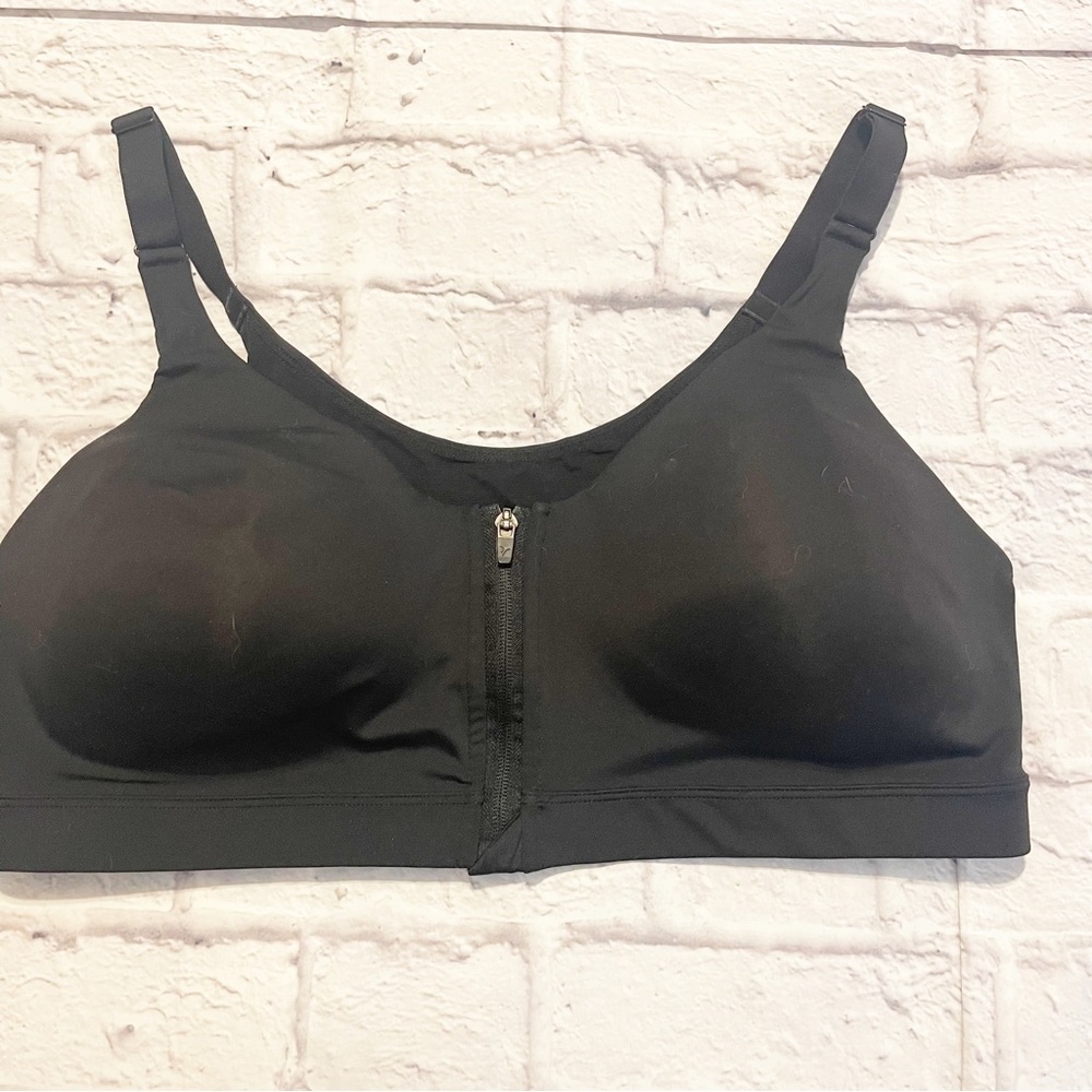 Old navy new without tags zipfront sports bra black 40D